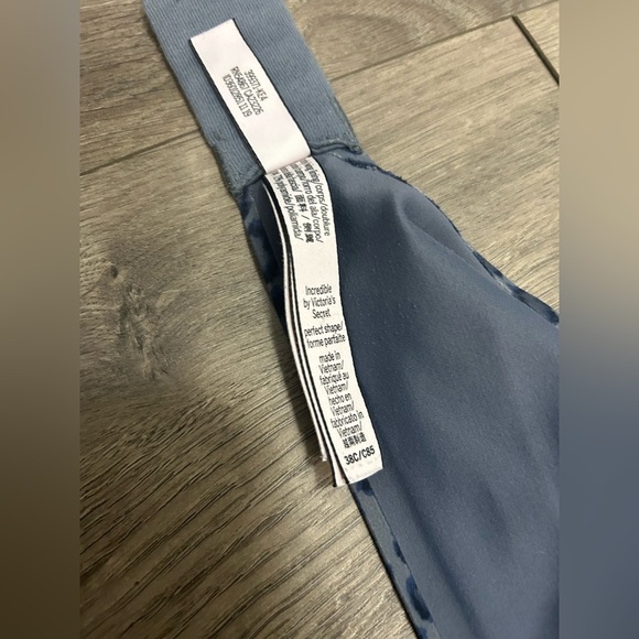 Leopard Victoria’s Secret “Incredible” Bra (38C) - Picture 4 of 5